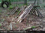 Survival und Bushcraft :: Laubhütte Schritt 1